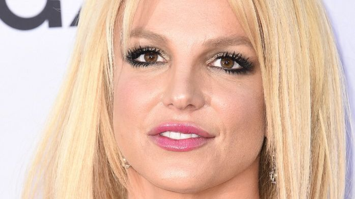 Britney Spears villantott egyet tánc közben – elszabadult az internet