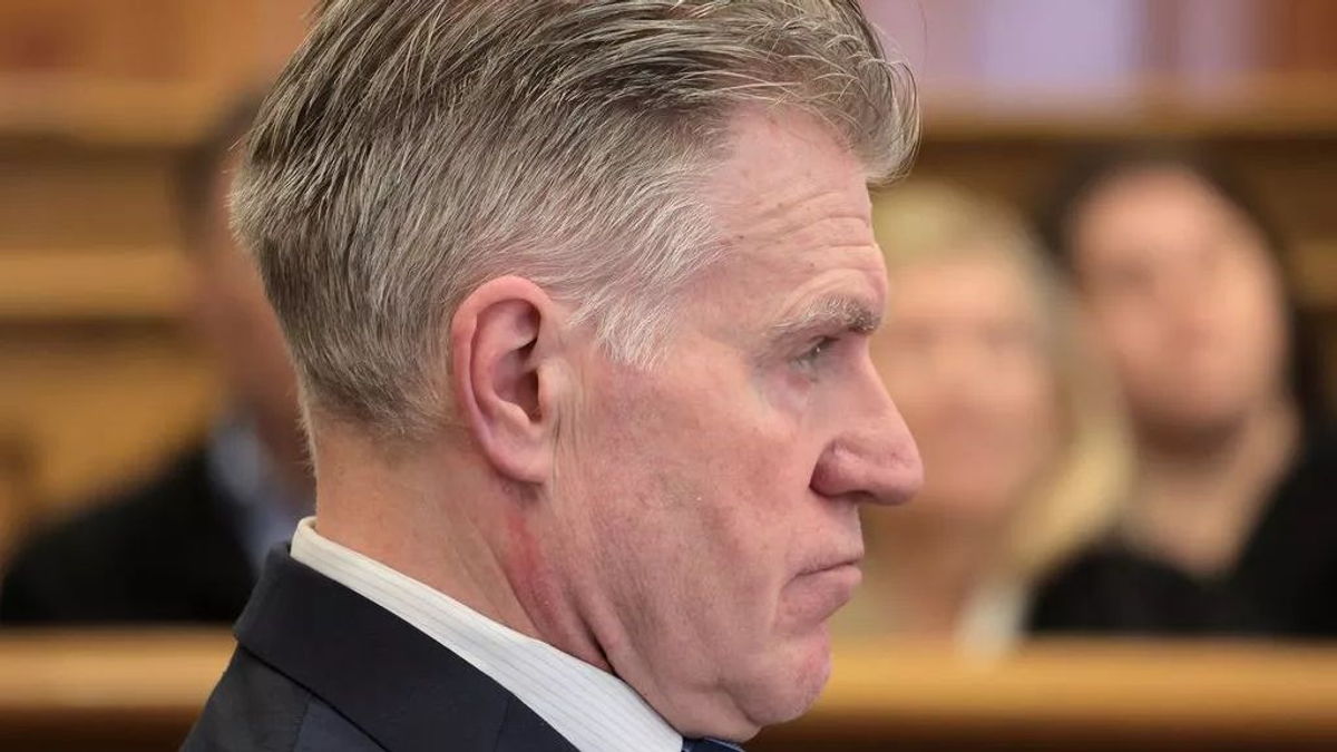 Borzalmas részletek derültek ki a feleségét megfojtó orvosról