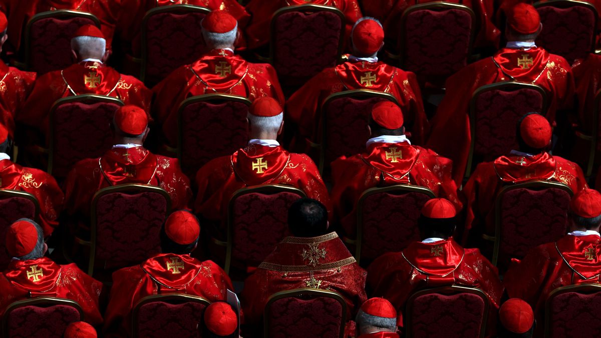 Vatican,City,,April,26,,2025:,The,Purple,Red,Of,The