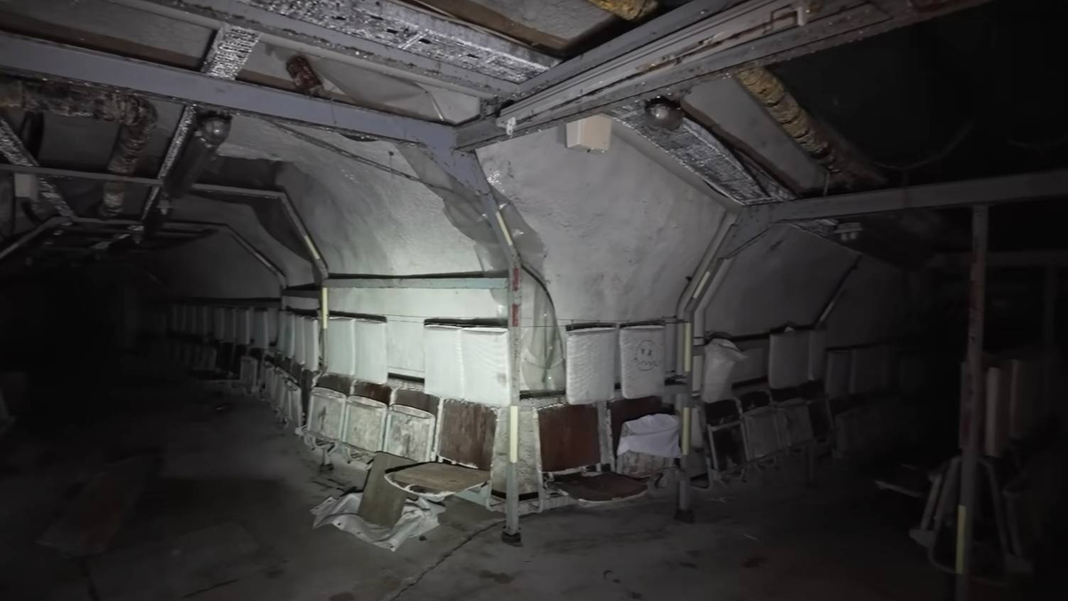 Végtelen folyosók és atombiztos ajtók: ilyen egy elhagyatott hidegháborús bunker belseje – Urbex galéria