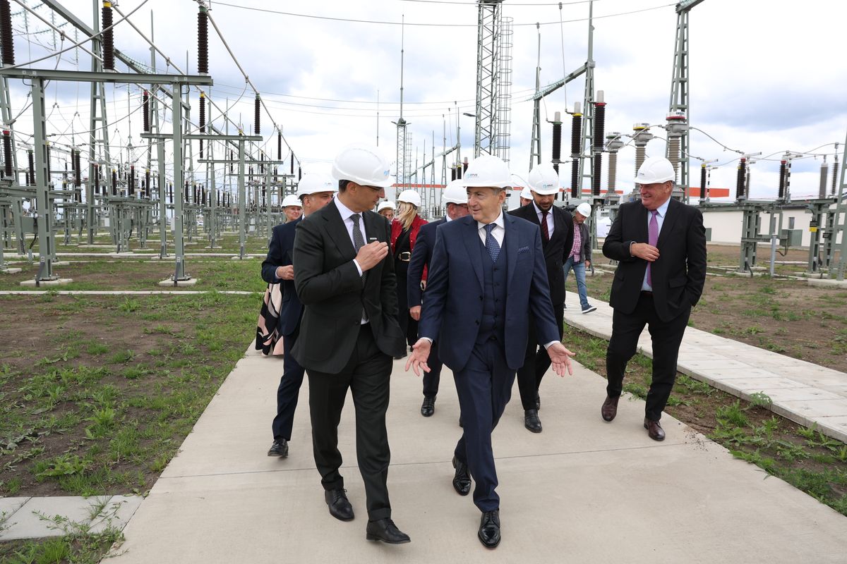 2025.05.29
a Mészáros Csoport érdekeltségébe tartozó OPUS TITÁSZ Zrt. „Debrecen Gugyori” nagyfeszültségű, 132 kV-os áramhálózati kapcsolóállomásának ünnepélyes avatása, illetve az azt követő helyszínbejárás