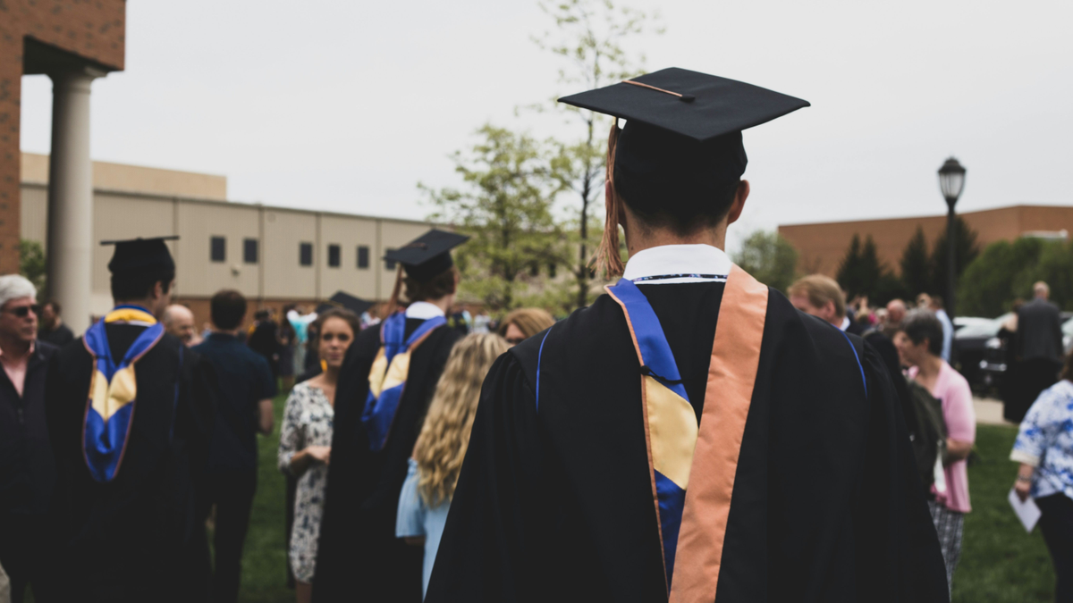 Ilyet még nem láttál! Rendőri üldözésbe torkollott a diplomaosztó
