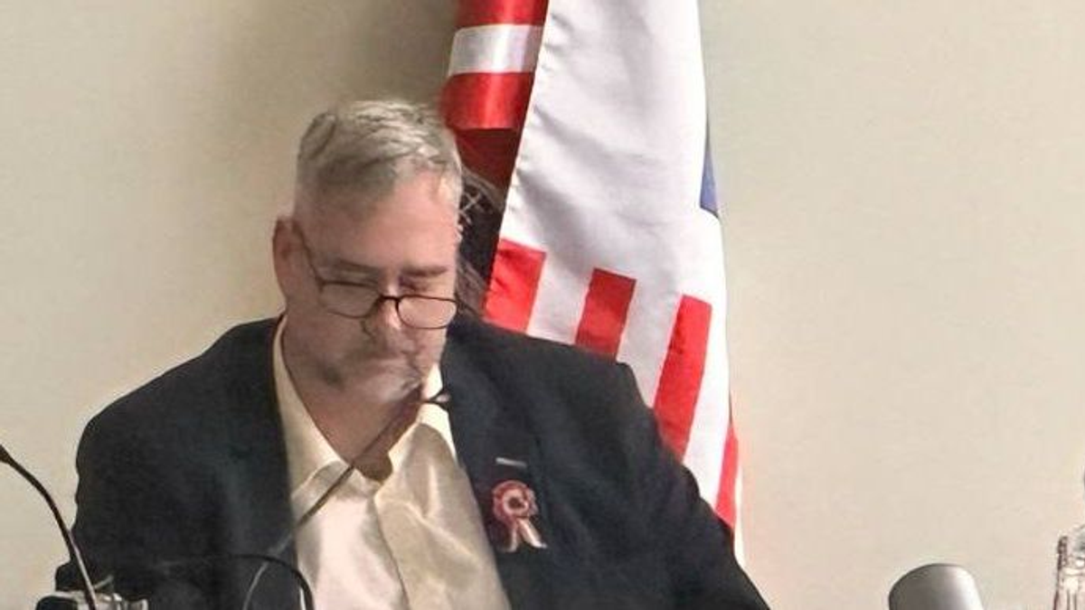 "Nem gondolom, hogy magyarázkodnom kellene" - a börtön óta először vezet testületi ülést Kiss László