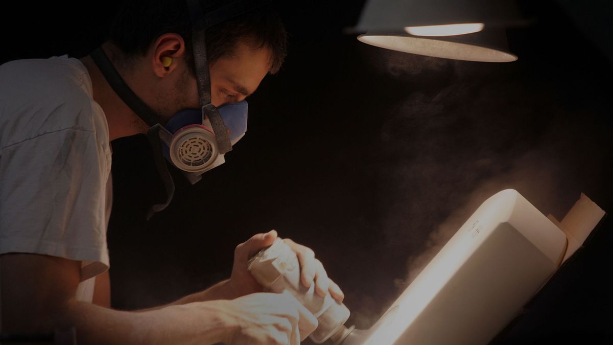 Egy sírköves a megbízójától a pénz elvette, de a munkát nem végezte el, amit kértek tőle - állítja az alak egykori megbízója.