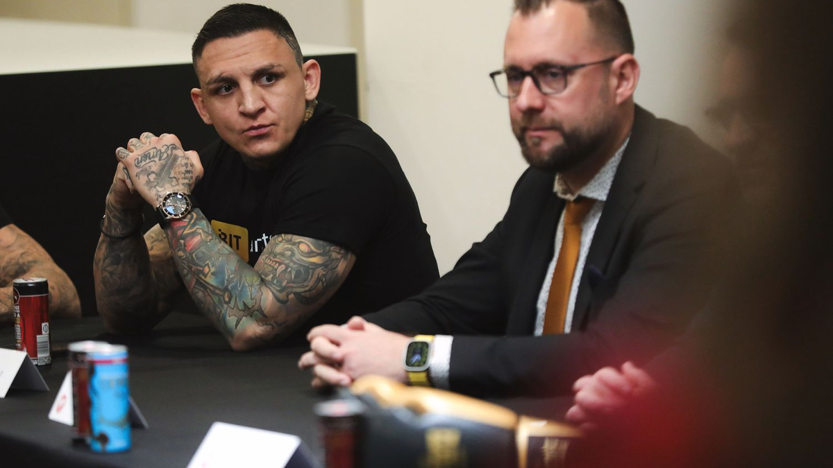 Boráros Gábor barátnője oldalán töltekezik a Jákli-botrány közepette