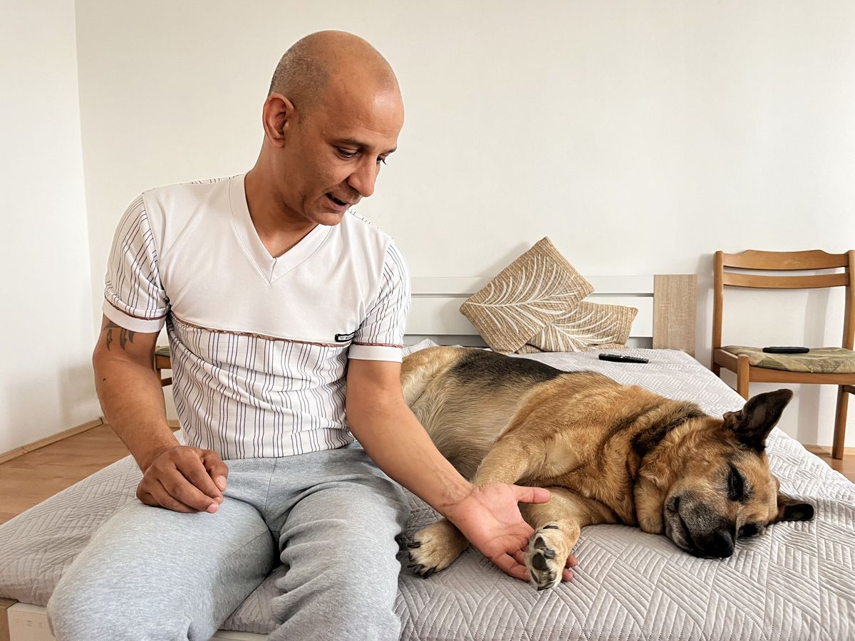 Az élet sosem bánt kesztyűs kézzel Forgács Zoltánnal, aki már csak arra vágyik, hogy rendeződjön az élete és nyugodtan hajthassa álomra a fejét, mert nagyon nehéz és zaklatott évek vannak a férfi háta mögött.