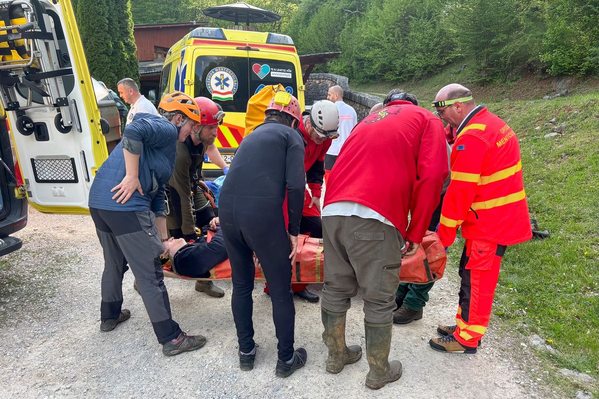 Fontos felszereléseket lopott el egy tolvaj a barlangi mentőktől