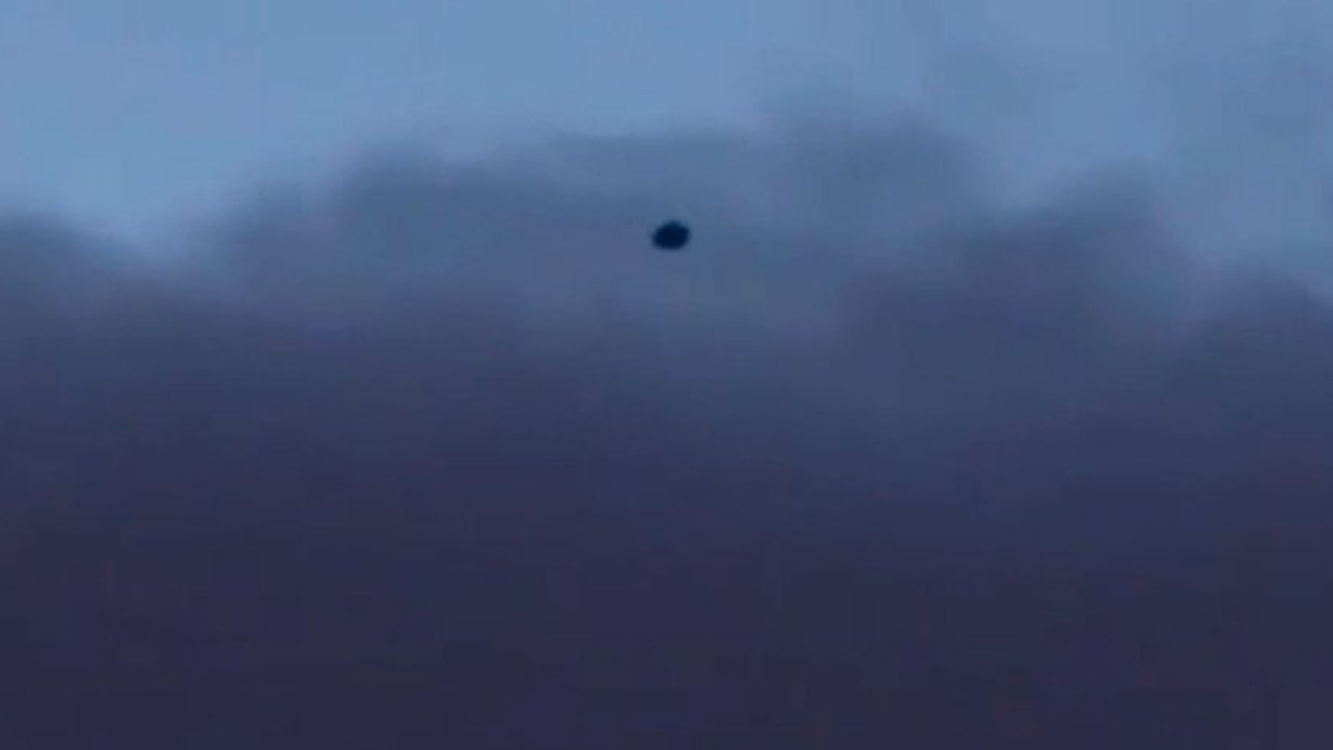 Sokkot kapott három tini, fekete UFO-t láttak: „Teljesen hangtalan volt”