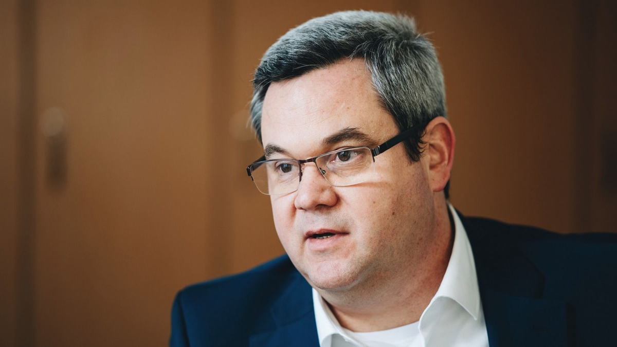 Takács Péter: Szépészeti zsírleszívás titokban, közpénzből, állami kórházban… Ennyit a tiszás dumákról!