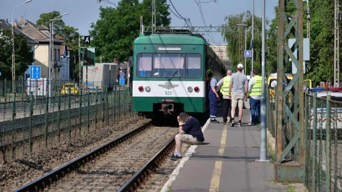 Sínekre szorult a férfi - szörnyű tragédia történt a HÉV-átjáróban
