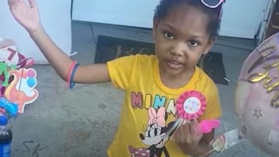 alt=A 4 éves kislány,Treasure McWeay életét már nem lehetett megmenteni szörnyeteg édesapjától