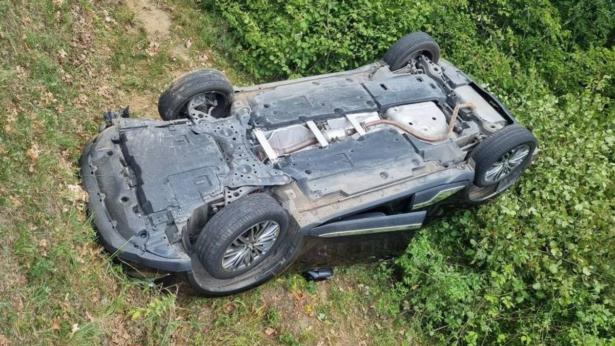 Brutális baleset az Őrségben: fejjel lefelé szorult be a roncsba a sofőr – így mentették ki