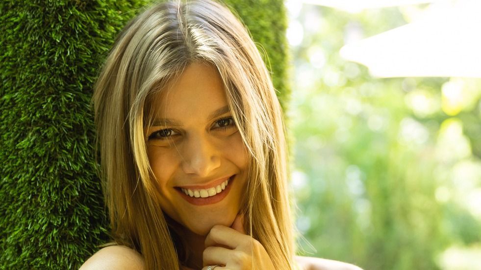 alt=Weisz Fanni élvezi az anyaság minden pillanatát