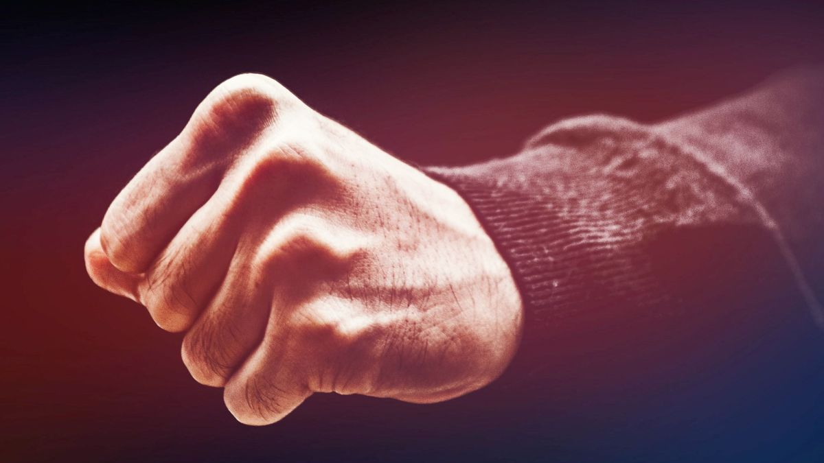 Brutális kegyetlenség: megaláztak, letérdeltettek és megvertek egy fiút a Deák téren