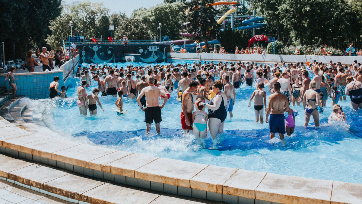 Agyevő amőba támadta meg a kisfiút a párkányi fürdőben