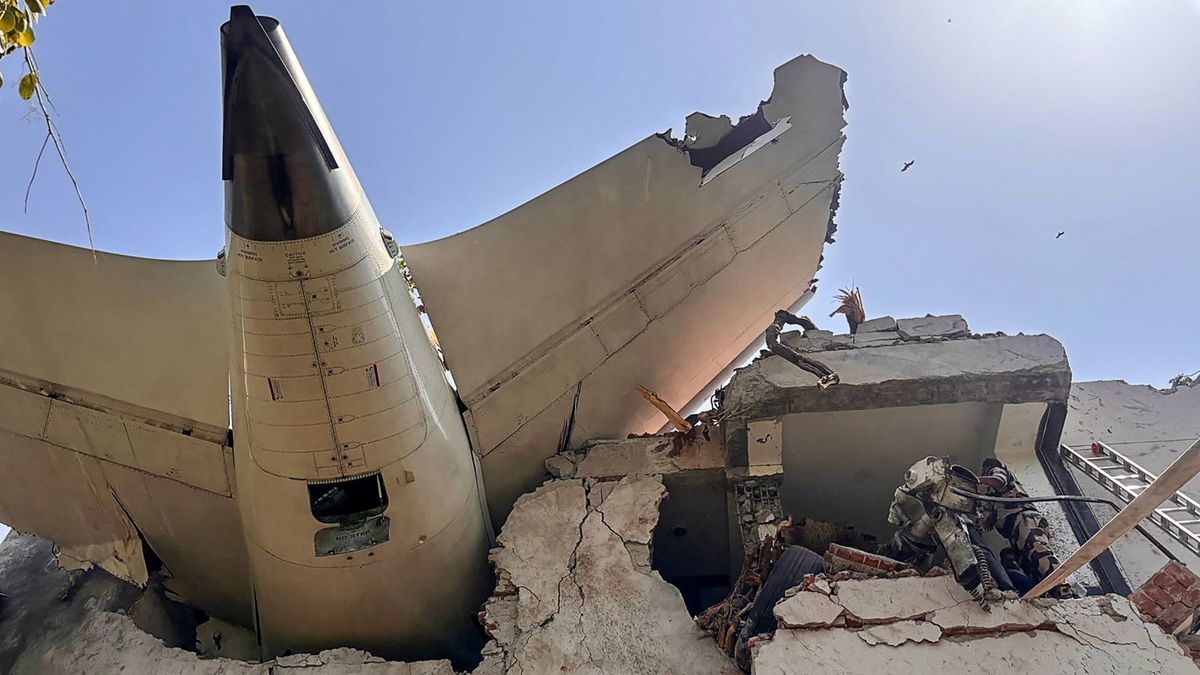  Az Air India járatán 230 utas és 12 fős személyzet tartózkodott