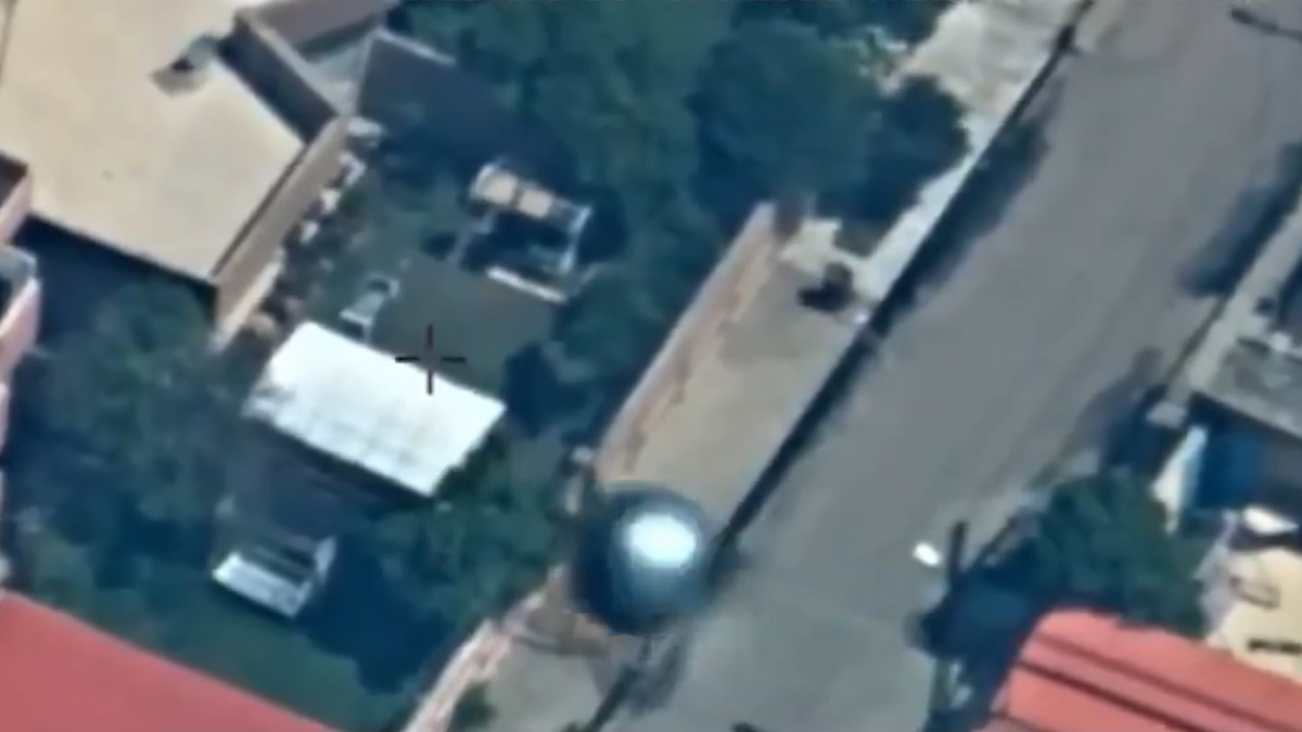 Feloldotta a titkosítást a Pentagon: Így cikázott a gömb alakú UFO az égen – Videó