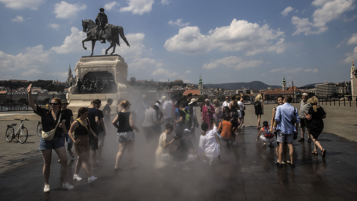 Kettészakad az ország: hidegfront érkezik, mégis marad a hőség