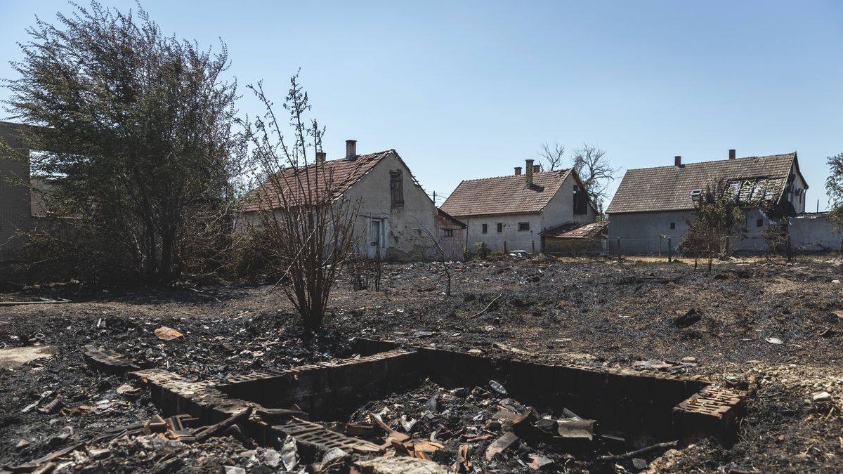 „Úgy jött a tűz, mint az ítélet” - Orkán erejű szél és tűz pusztított egy magyar faluban