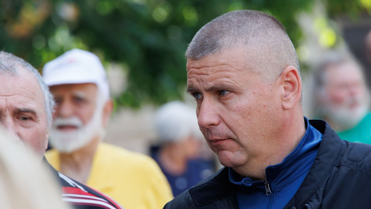 Magyar Péter Egymillió lépés a békéért és a nemzeti összefogásért elnevezésű országjárása