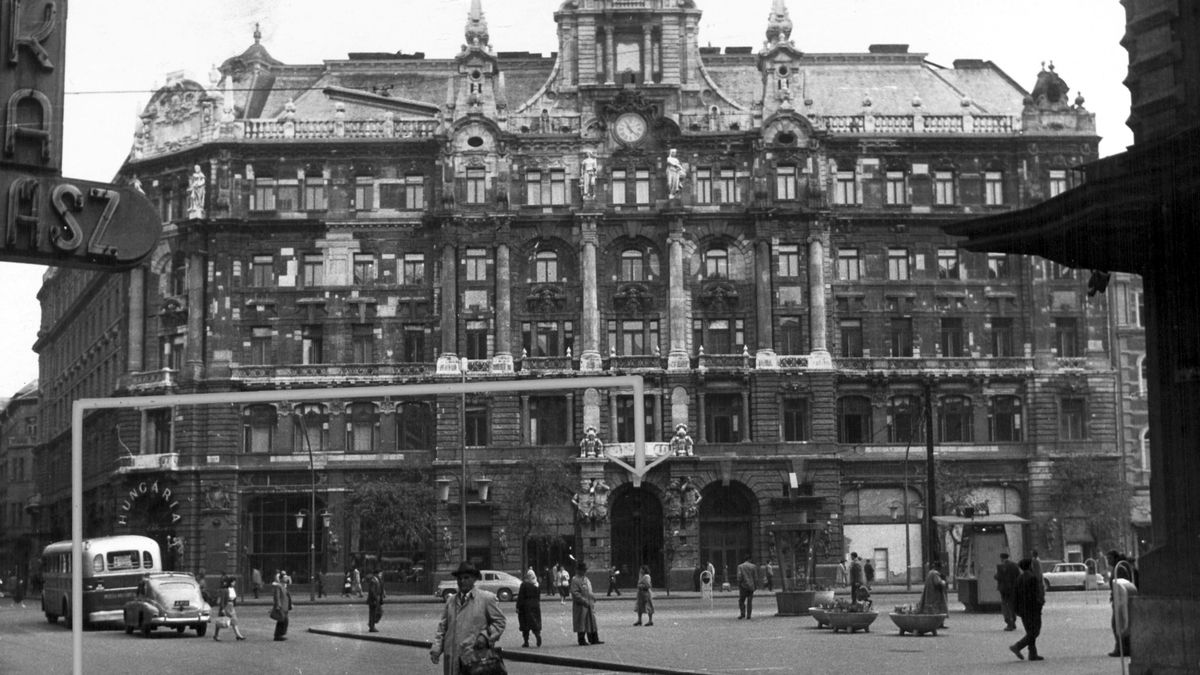 Erzsébet (Lenin) körút 9-11., retró épen a New York-palota a Dohány utcából nézve.