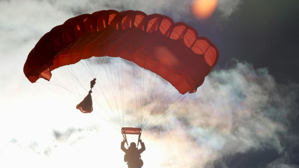 Több ejtőernyős is hasonló körülmények között vesztette életét