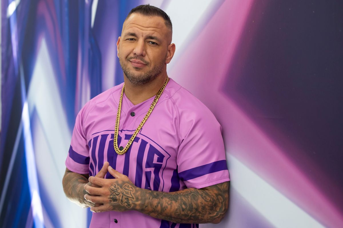 Curtis oda adta autóját Ádám Attiláának