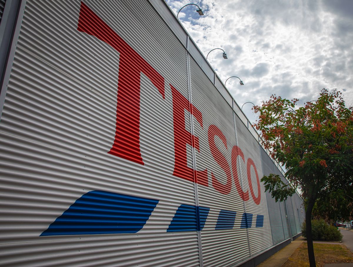 Új rendszert alakítanak ki a Tescoban, a rengeteg lopás miatt