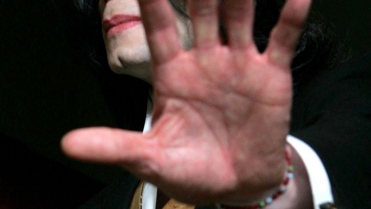 Michael Jackson vallott a gyermekekkel ápolt viszonyáról