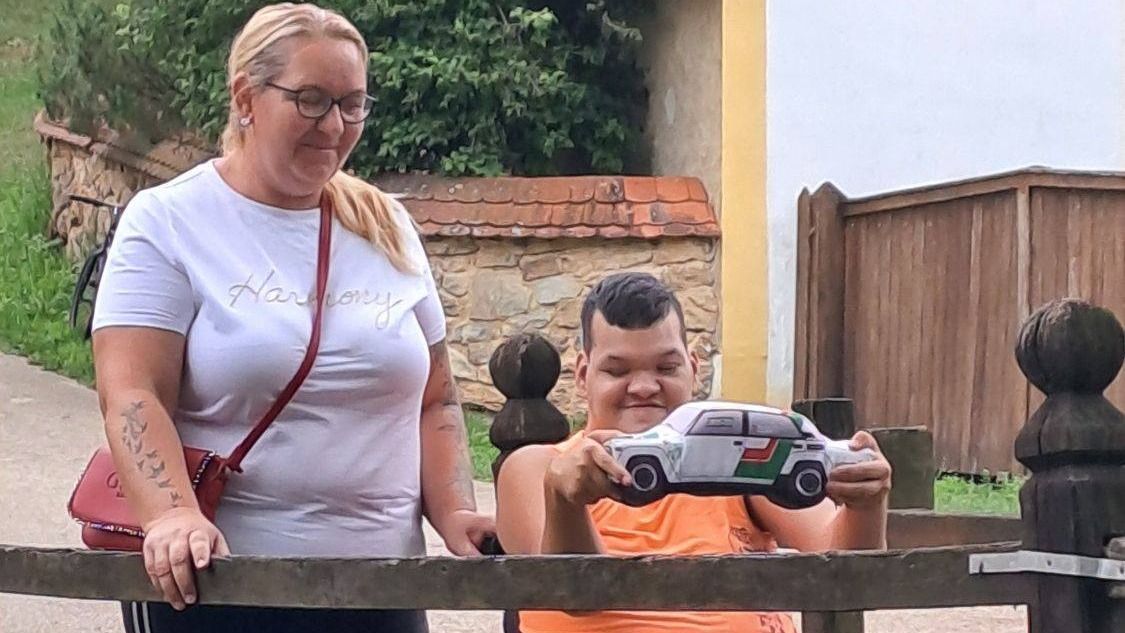 Bencének a rali a mindene. 