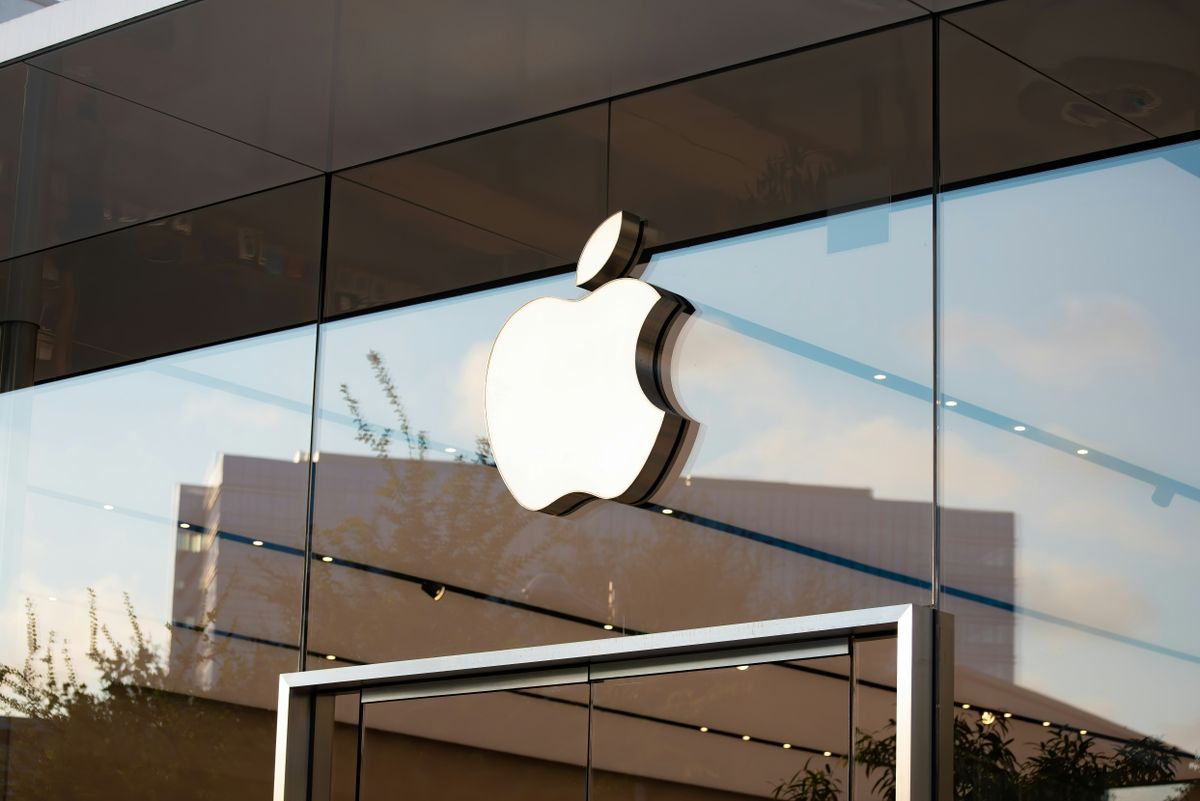 Apple, Elon Musk