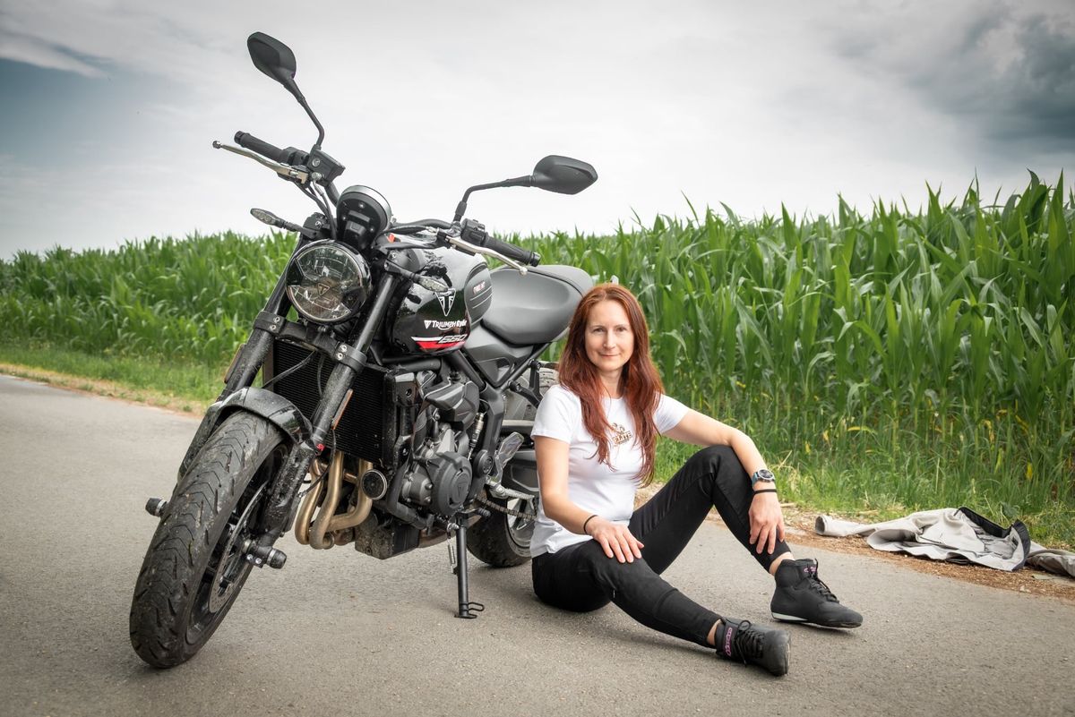 első motoros rendőrnő