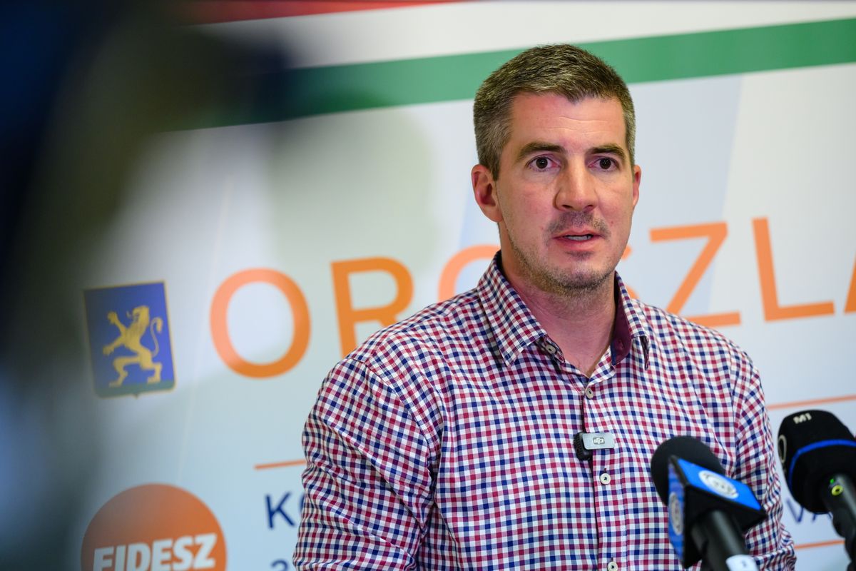 KOCSIS Máté
