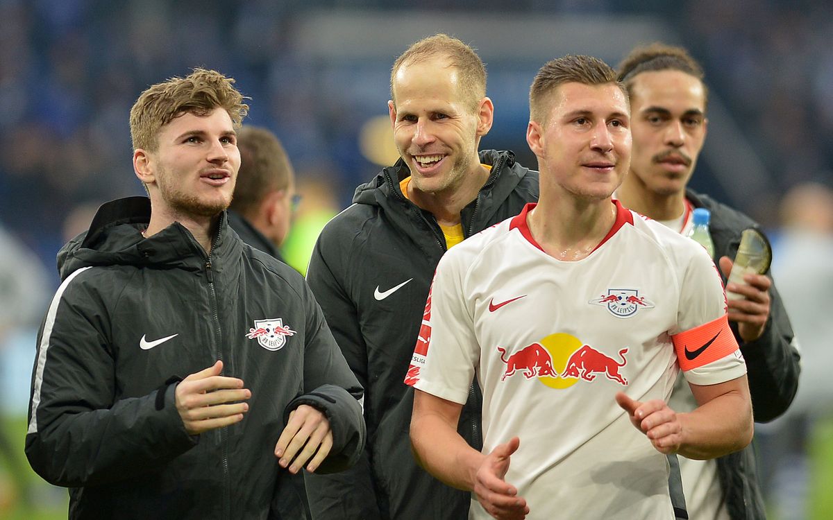 Werner (balra) a lelátón többet keres, mint az alapember Gulácsi és Orbán együtt