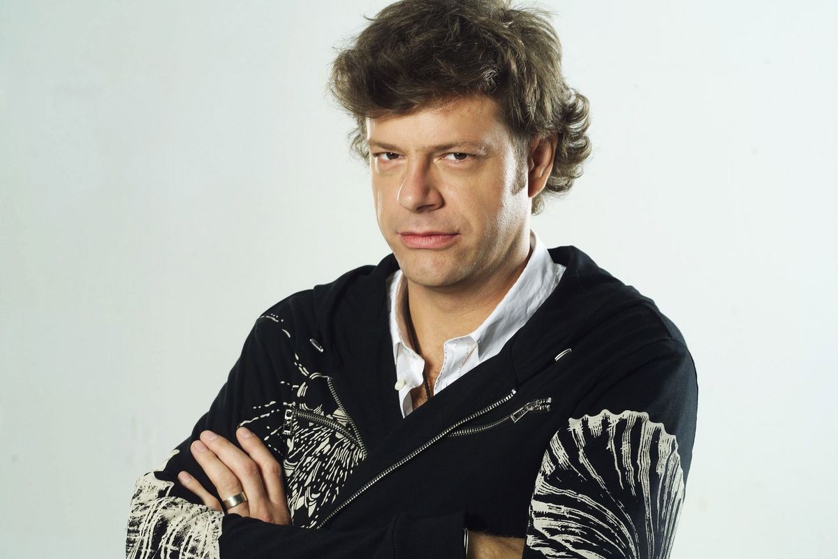 alt=Till Attila egy angyali szépséggel készített selfie-t a Tv2 Stúdiójában