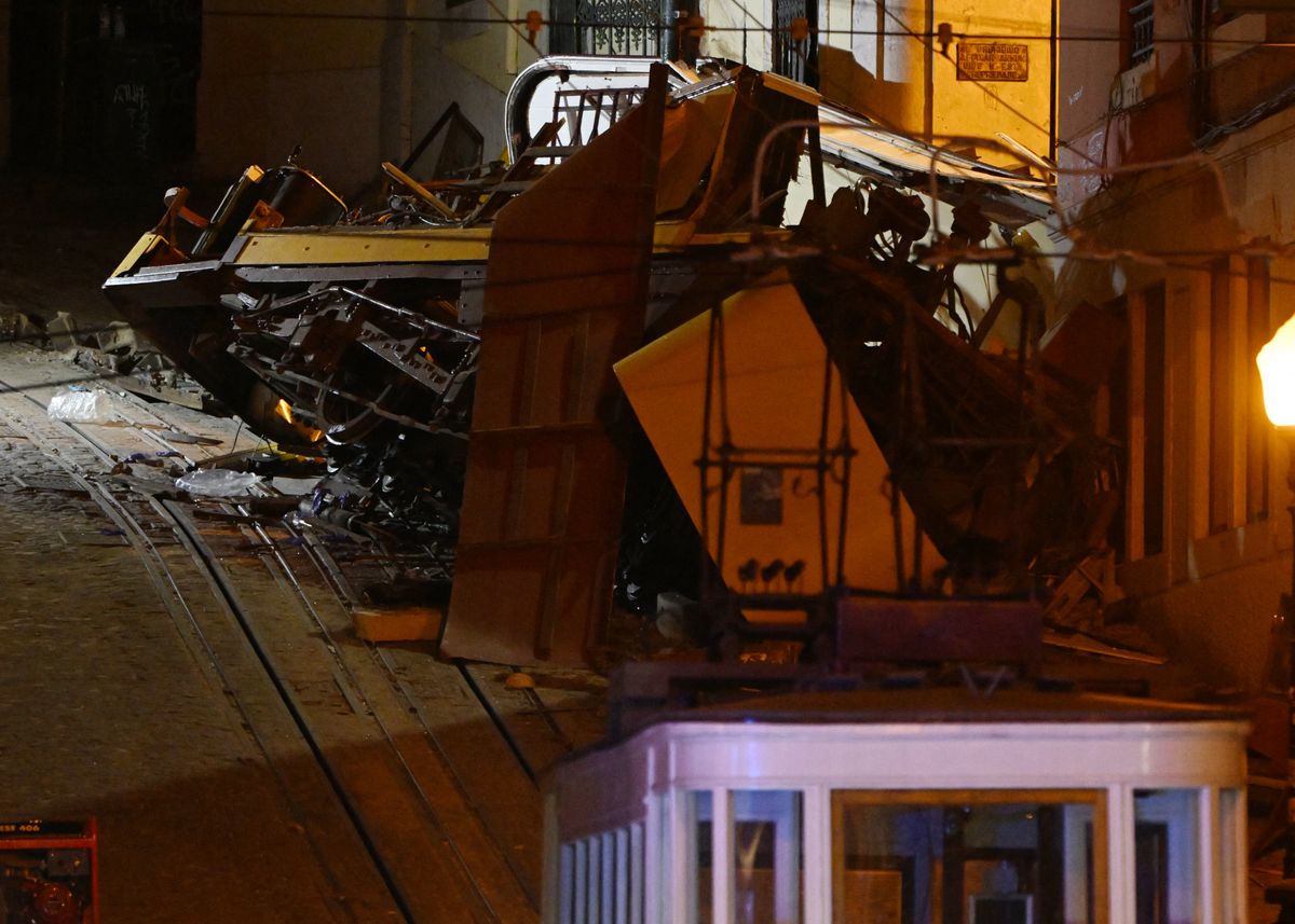 Tram derails In Lisbon killing 15 and injuring 20 people