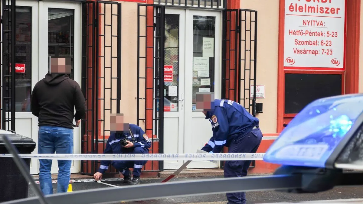 A kegyetlen tolvajokat elfogta a rendőrség. 