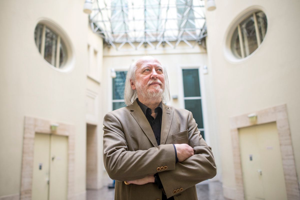 Krasznahorkai László a második magyar irodalmi Nobel-díjas Kertész Imre után.