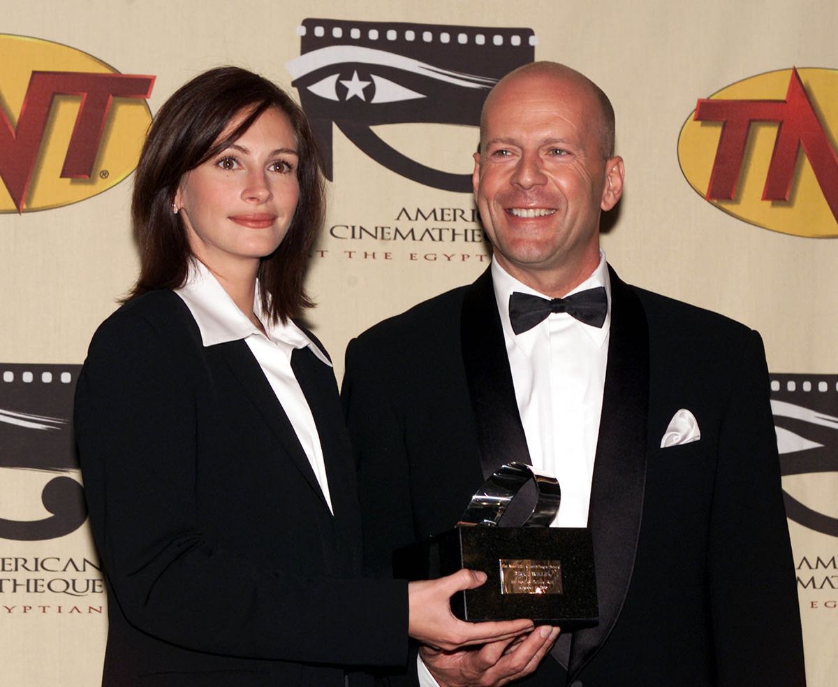 Julia Roberts: Besegít Bruce Willis ápolásába - Metro
