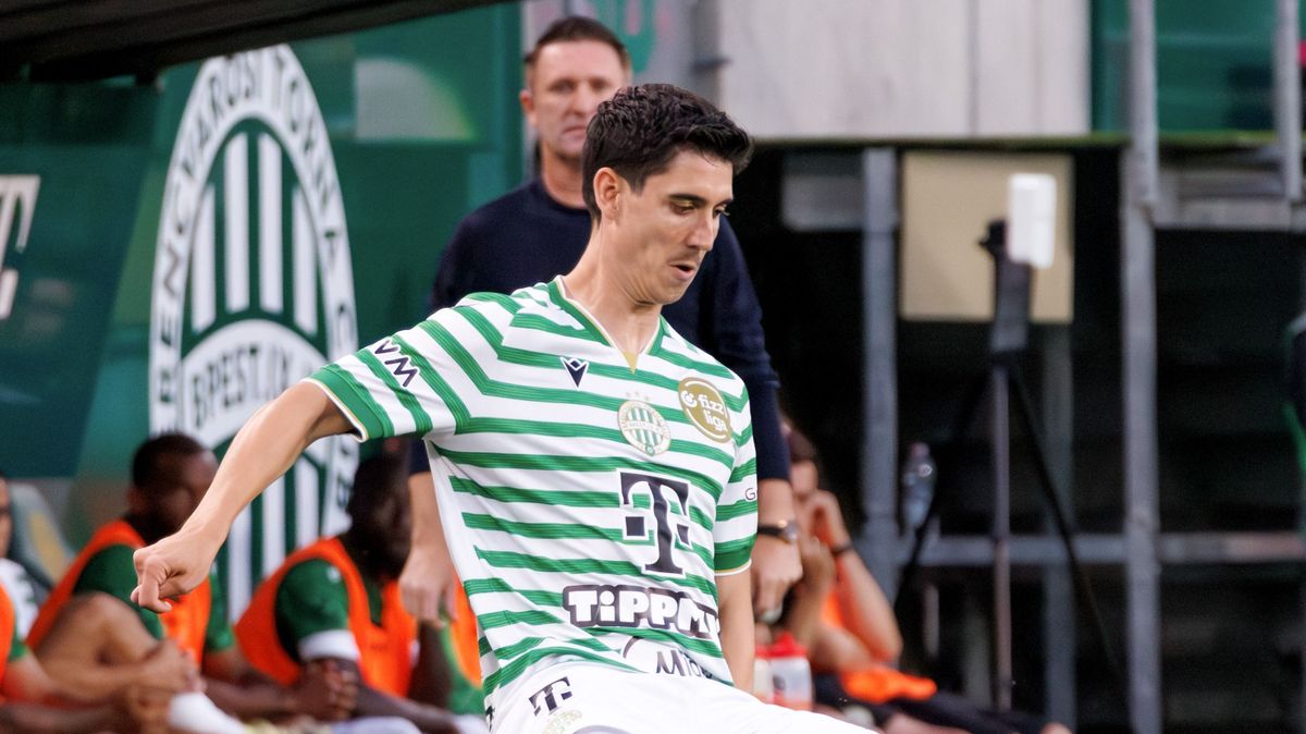 A Fradi ír edzője, Robbie Keane (a hátérben) után az ír válogatott szövetségi kaptánya sem számíthat O'Dowdára 