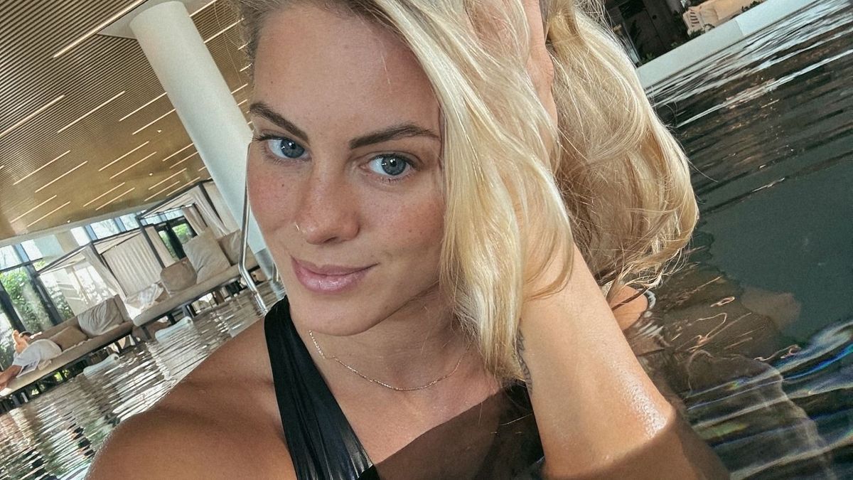 Szőke Zsuzsi új posztjában Mikuláslányként tündököl