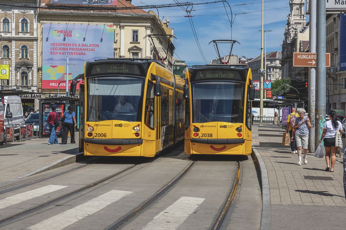 Álrendőrök után nyomoz a rendőrség.