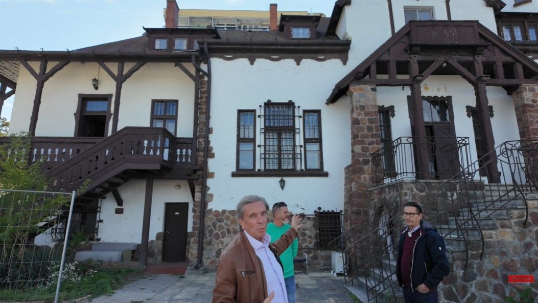 Polgár Árpád a legendás Hüttl-villában járt, ahol mesés, vagyontérő kincs lapul a kertben.