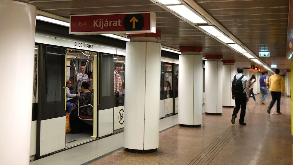 Nem jár a 2-es metró ezen a szakaszon. 