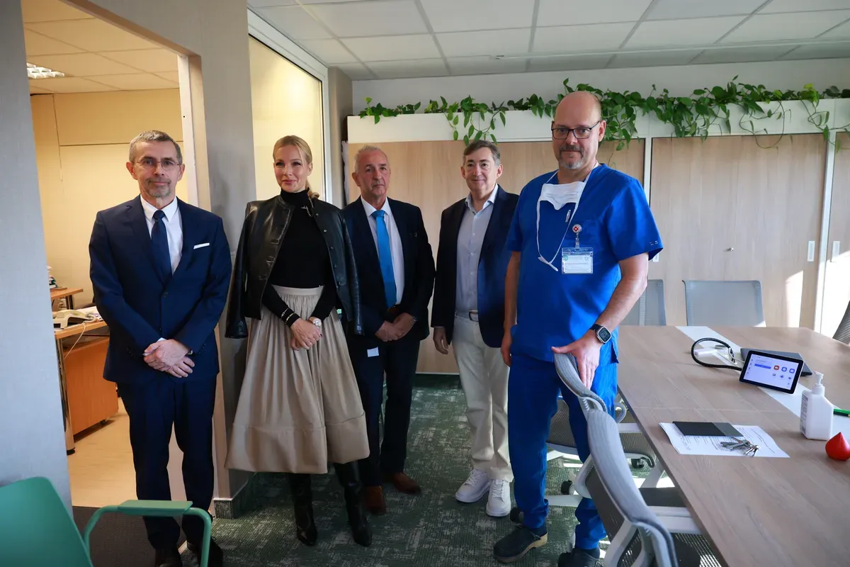 A kép a Pro Filii Alapítvány 55 millió forintos támogatásával, a Magyar Gyermekonkológiai Hálózat számára beszerzett orvosi műszerek hivatalos átadóján készült. Fotó: Bors