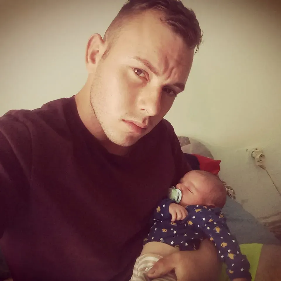 A nagydorogi csecsemőgyilkosság után az apa gyászolja kisfiát