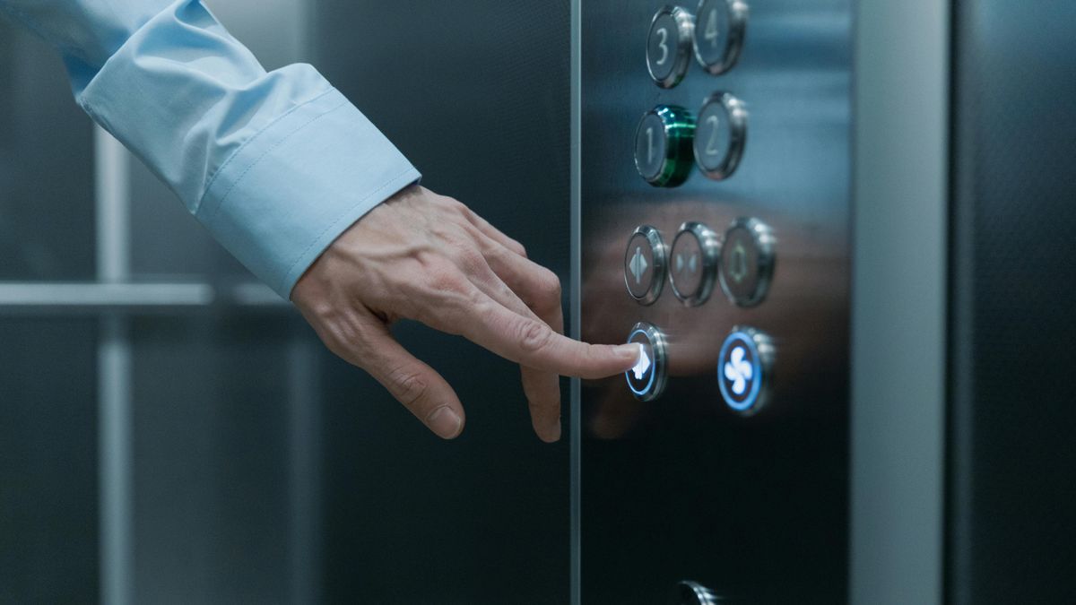 Liftaknába zuhant a kisfiú