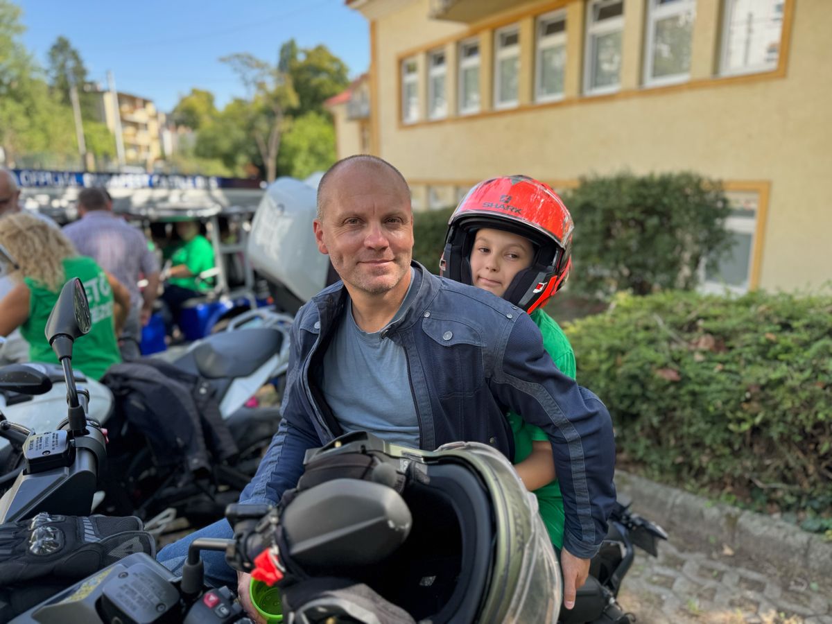 Talmácsi Gábor minden évben ellátogat a Pető intézetbe, és sok gyermeknek szerez örömöt a motorozással 