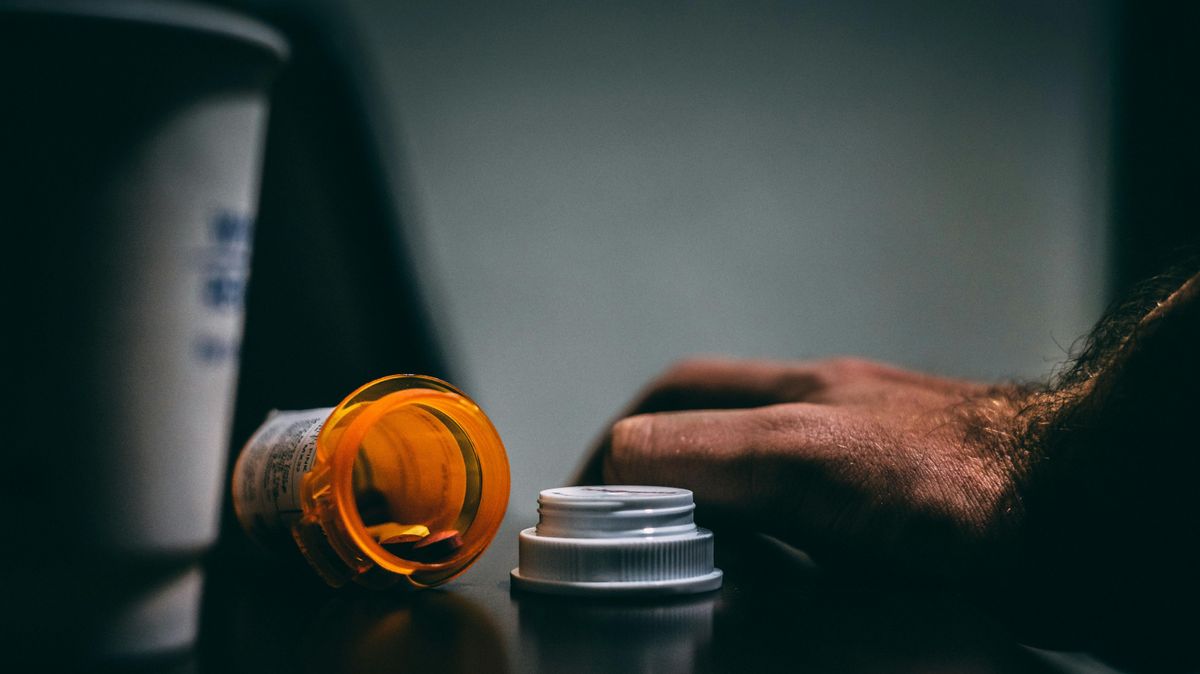 Rendőr kézen a drogbanda 