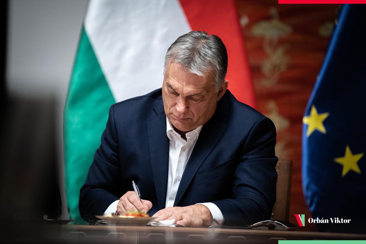 Ezért kell mindenkinek aláírnia a Nemzeti Konzultációt. Fotó: Facebook/Orbán Viktor